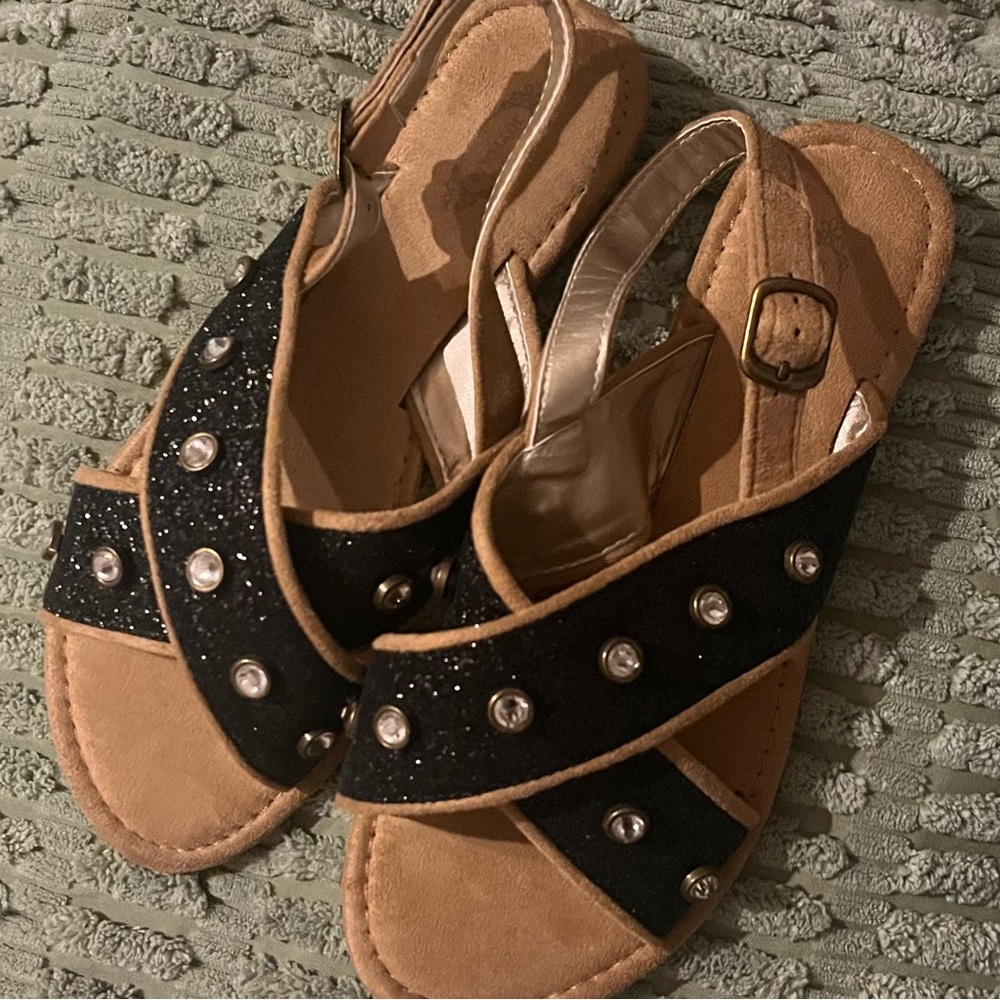 NEW Joyfolie Black and Tan Studded Sandals- Women’s Size 8